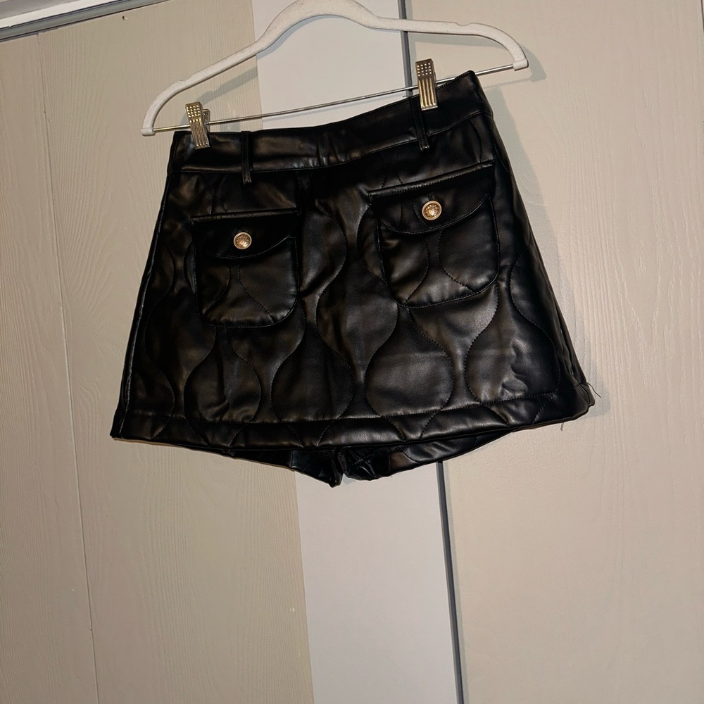 VICI Women’s Black Leather Skort. Size Small